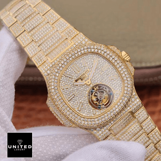 /anwatches_/Patek-Philippe/Patek-Philippe/Patek-Philippe-Nautilus-5711-1A-018-8220-Yellow-7.png